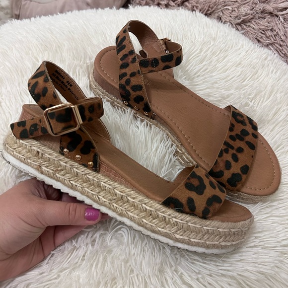 cushionaire sandals leopard